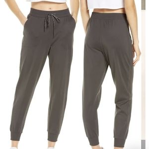 Zella live in pocket joggers, gray, size L